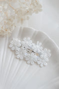 Load image into Gallery viewer, Ring of Daisies Clip