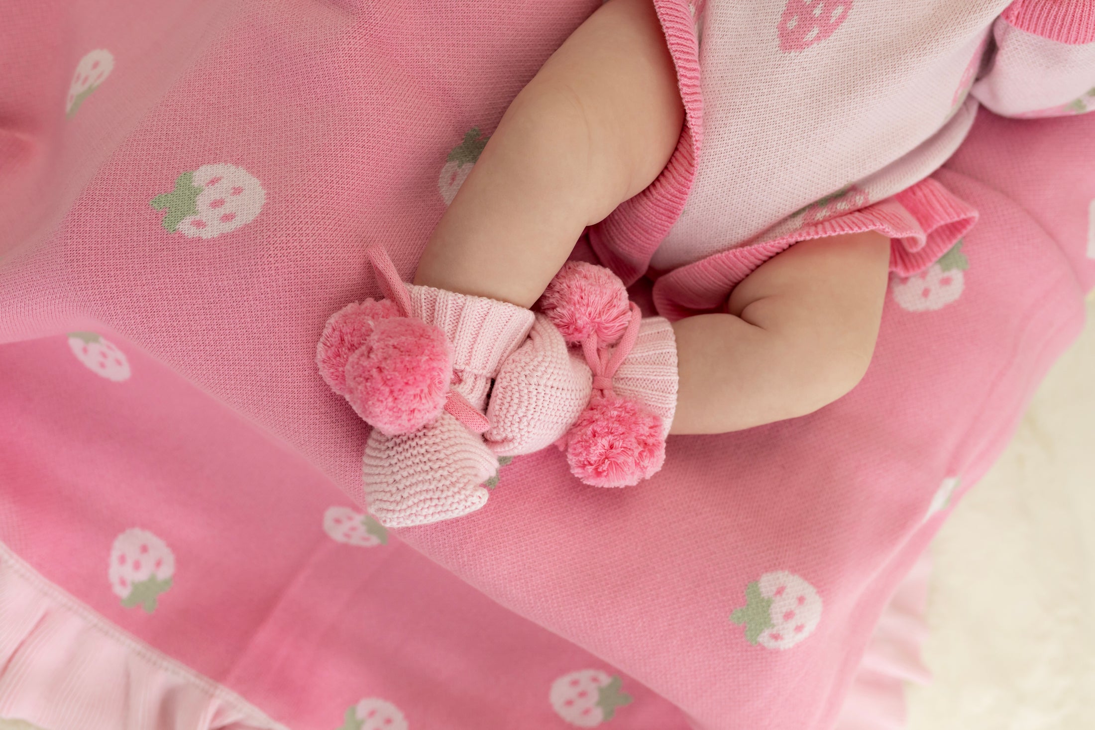 Frilly Knit Blanket | Strawberry Kisses