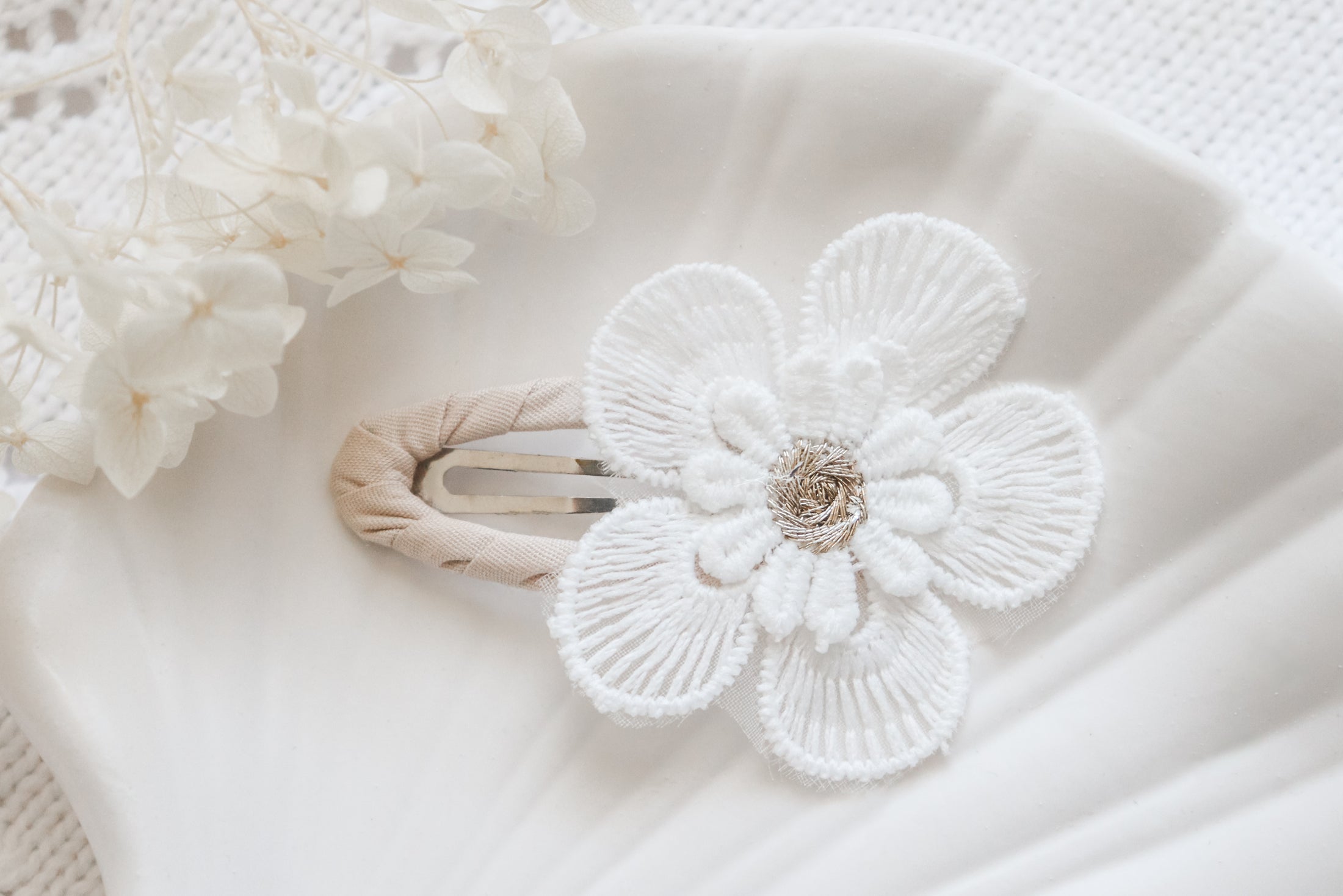 Luxe White Daisy Hair Clip