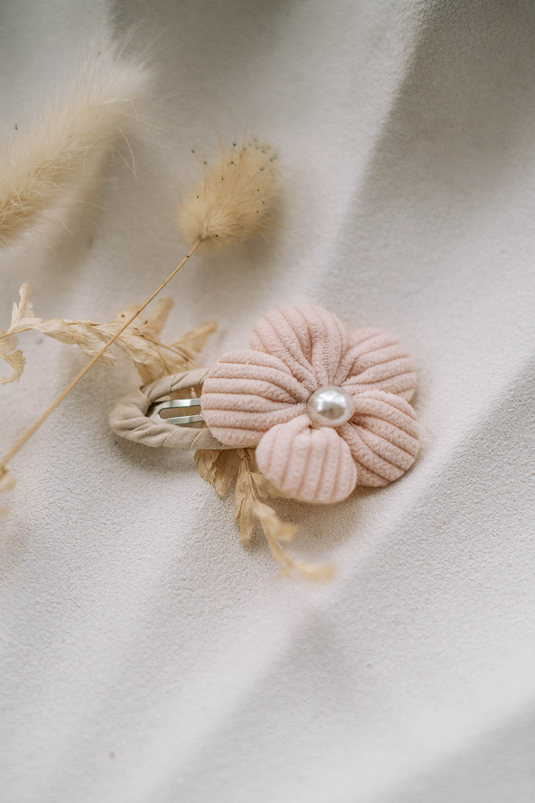 Luxe Peach Daisy Clip