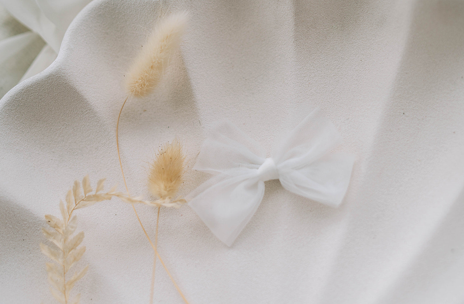 White tulle bow - Clip